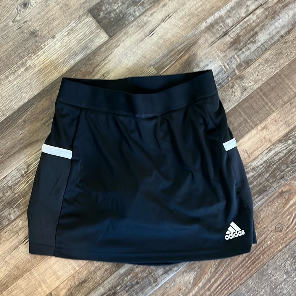 Women’s small adidas skort